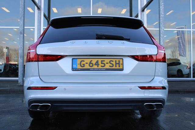 Volvo V60 T4 Automaat Momentum Pro | Trekhaak | Schuif/kanteldak | Verw. Voorstoelen | Getint glas | 18" LMV
