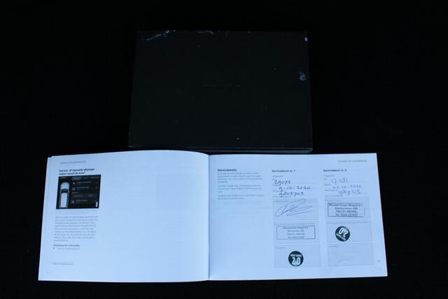 Volvo V60 T4 Automaat Momentum Pro | Trekhaak | Schuif/kanteldak | Verw. Voorstoelen | Getint glas | 18" LMV