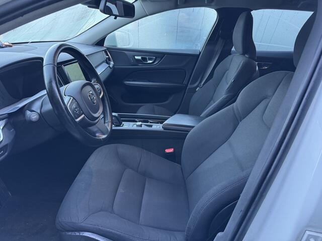 Volvo V60 2.0 B3 Momentum Advantage | Navi |
