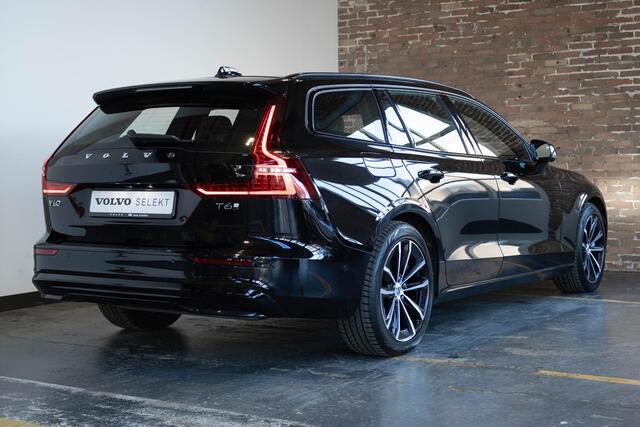 Volvo V60 T6 Plug-in hybrid AWD Plus Dark | Stoelverwarming | 360° parkeercamera | Stoelverwarming | Semi-Electrische wegklapbare trekhaak | Parkeersensoren voor + achter | Google infotainment | Nappa Lederenbekleding