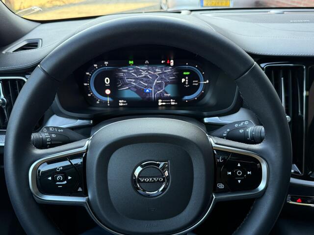 Volvo V60 2.0 T8 Recharge AWD Ultimate Dark |Panorama|HUD|360° Cam.|