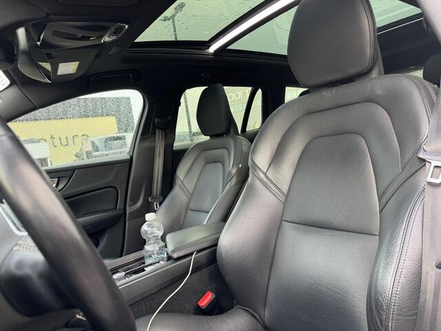 Volvo V60 2.0 T5 R-Design | Schuif/kantel Panoramadak | Stoel/stuurverwaring | Leder | parkeersensoren V+A | Apple carplay/android auto | Elektr. bedienbare achterklep |