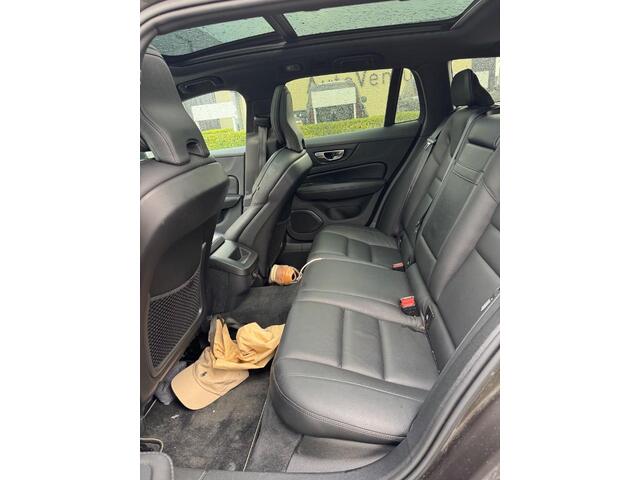 Volvo V60 2.0 T5 R-Design | Schuif/kantel Panoramadak | Stoel/stuurverwaring | Leder | parkeersensoren V+A | Apple carplay/android auto | Elektr. bedienbare achterklep |