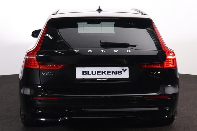 Volvo V60 T6 Recharge AWD Plus Dark - IntelliSafe Assist & Surround - 360º Camera - Harman/Kardon audio - Adaptieve LED koplampen - Verwarmde voorstoelen, stuur & achterbank - Parkeersensoren voor & achter - Elektr. bedienb. voorstoelen met geheugen - Extra getint 