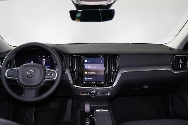 Volvo V60 B4 Essential Edition - IntelliSafe Assist & Surround - Parkeercamera achter - Verwarmde voorstoelen, stuur & achterbank - Parkeersensoren achter - Draadloze tel. lader - Extra getint glas - 17' LMV