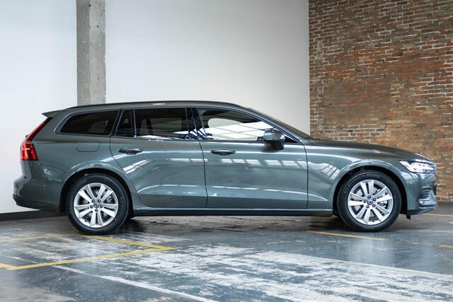 Volvo V60 B4 Essential Edition | Stoelverwarming | Stuurwielverwarming | Parkeersensoren voor + achter | Parkeercamera | BLIS | Lederen Bekleding | Pilot Assist | Google Infotainment