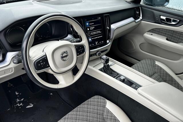 Volvo V60 2.0 T5 251pk Momentum NL-auto! 92069KM! H/K 20"