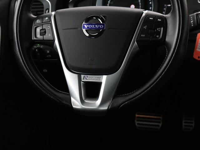 Volvo V60 2.0 T4 Sport | Adaptive cruise | Stoelverwarming | Camera | Trekhaak | Leder/Alcantara | Bi-Xenon | Sportstoelen | Climate control | R Design