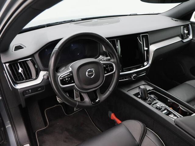 Volvo V60 2.0 B3 R-Design 163 Pk Automaat | Panoramadak | Trekhaak Elektrisch | Adaptive Cruise | Camera | Stuur- & Stoelverwarming | 18 Inch | 125.382 Km