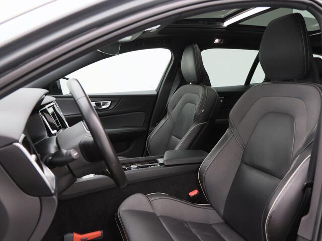 Volvo V60 2.0 B3 R-Design 163 Pk Automaat | Panoramadak | Trekhaak Elektrisch | Adaptive Cruise | Camera | Stuur- & Stoelverwarming | 18 Inch | 125.382 Km