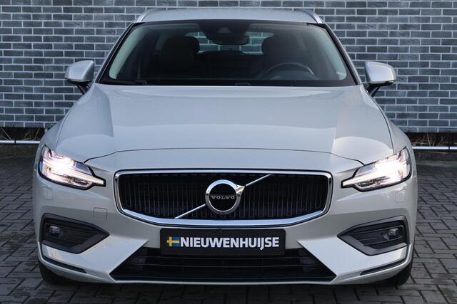 Volvo V60 2.0 T4 Momentum Pro | Adaptieve Cruise Control | Standkachel | Trekhaak | Stoel- en stuurverwarming | Actieve LED koplampen | Lederen bekleding | Achterbankverwarming | Dode hoek detectie BLIS |