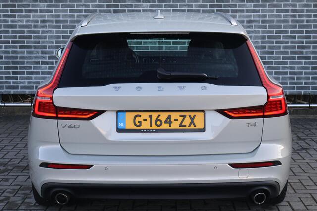 Volvo V60 2.0 T4 Momentum Pro | Adaptieve Cruise Control | Standkachel | Trekhaak | Stoel- en stuurverwarming | Actieve LED koplampen | Lederen bekleding | Achterbankverwarming | Dode hoek detectie BLIS |