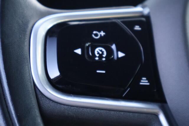 Volvo V60 2.0 T4 Momentum Pro | Adaptieve Cruise Control | Standkachel | Trekhaak | Stoel- en stuurverwarming | Actieve LED koplampen | Lederen bekleding | Achterbankverwarming | Dode hoek detectie BLIS |