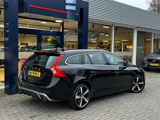 Volvo V60 1.5 T3 Nordic+ / Automaat / NL-Auto / Dealer-Onderhouden / Standkachel / Half-Leder/Half-Alcantara / Stoelverwarming / Cruise-Control / Climate-Control / Radio-Bluetooth / Navi / PDC-Achter / 18'' LMV / ENZ.