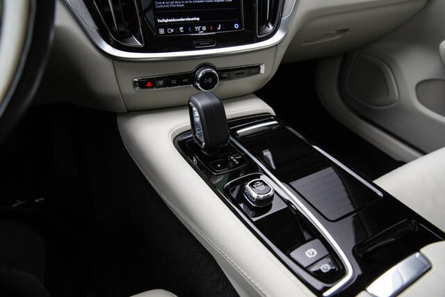 Volvo V60 2.0 T6 Plug-in hybrid AWD Plus Bright , Panoramadak, Adap. cruise, Stoel/stuurverwarming,