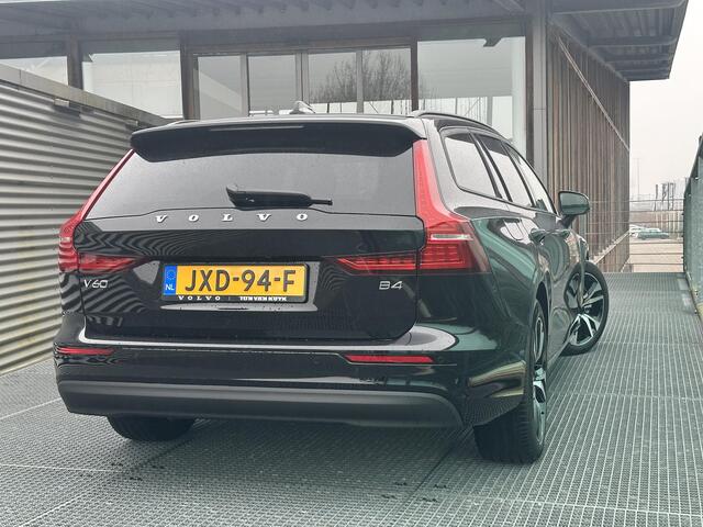 Volvo V60 2.0 B4 Essential Edition / Voor+achter+stuur verwarmd / Leder / BLIS / Camera achter / Pilot assist + ACC /