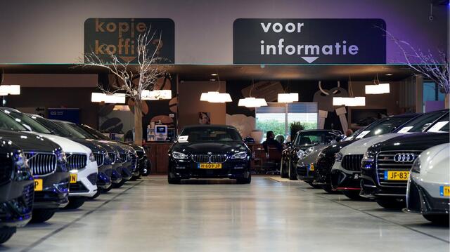 Volvo V60 2.0 T6 AWD 250kW/340pk Aut8 Recharge R-Design HARMAN/KARDON + SPORTSTOELEN + FOUR-C ONDERSTEL + MEMORY BESTUURDER + CAMERA + ADAPT.CRUISE + BLIS + LANE ASSIST + PILOT ASSIST + KEYLESS ENTRY&GO + STANDVERWARMING + ON-CALL + PARKSENSOREN + 19" LM-VELGEN!!