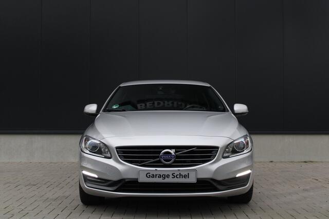 Volvo V60 1.5 T3 Polar+ Dynamic - Leder - Stoelverwarming - Trekhaak - Navi - PDC - On Call - Xenon - Rijklaar
