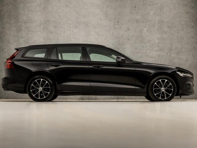 Volvo V60 2.0 B3 Momentum Sport 177Pk Automaat (APPLE CARPLAY, GROOT NAVI, PARKEERSENSOREN, SPORTSTOELEN, DAKRAILS ZWART, LED KOPLAMPEN, NIEUWE APK, NIEUWSTAAT)