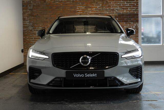Volvo V60 T6 Plug-in hybrid AWD Plus Bright | Lederen Bekleding | Google Infotainment | Parkeercamera | Parkeersensoren voor + achter | Stoelverwarming | Stuurwielverwarming | Harman Kardon Premium Audio |