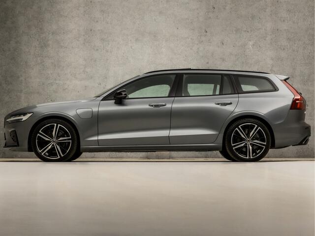 Volvo V60 2.0 T8 Twin Engine AWD R-Design 391Pk Automaat (PANORAMADAK, MEMORY SEATS, LEDER, STOELVERWARMING/KOELING, KEYLESS, SPORTSTOELEN, ZWART HEMEL, ADAPTIVE CRUISE, DRIVE MODE, NIEUWSTAAT)