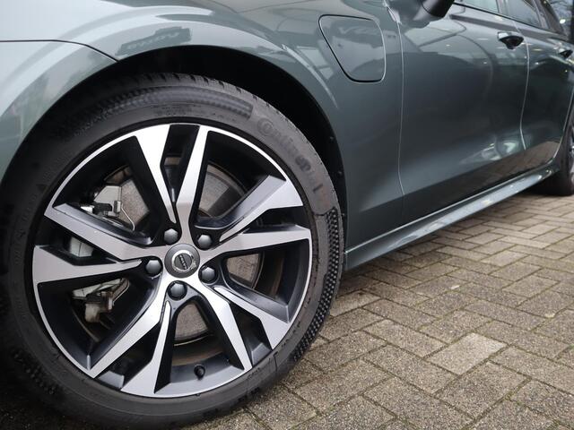 Volvo V60 2.0 T6 Plug-in hybrid AWD Plus Dark | Exterieur Styling Kit | Elektrische stoelen met memory |