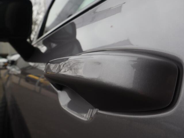 Volvo V60 2.0 T8 Plug-in hybrid AWD Ultra Dark | 20" Turbine Velgen | Exterieur Styling Kit | HEICO uitlaattips | Polestar Optimisation | 360-Camera | Schuif/kanteldak |