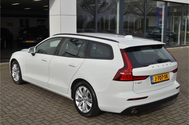 Volvo V60 2.0 B3 Momentum Vol Leer | Camera | Stoel en stuurverw. | Trekhaak 1800kg Carplay | Dealer onderhouden |