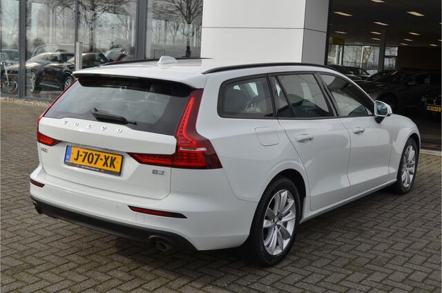 Volvo V60 2.0 B3 Momentum Vol Leer | Camera | Stoel en stuurverw. | Trekhaak 1800kg Carplay | Dealer onderhouden |