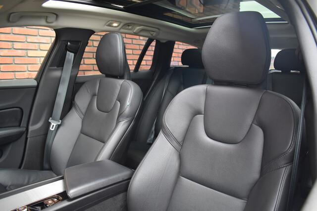 Volvo V60 B3 177PK Plus Bright | Schuif-kanteldak | Trekhaak | Harman/Kardon |