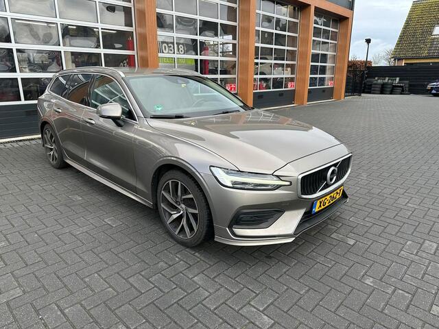 Volvo V60 2.0 T5 Momentum | Sportstoelen | Leer | Trekhaak |