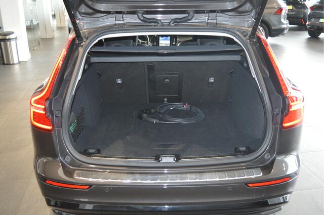 Volvo V60 2.0 T6 Plug-in hybrid AWD Plus Dark leer trekhaak !!