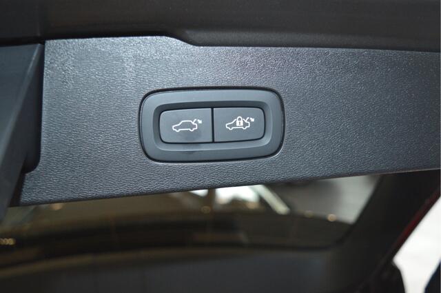 Volvo V60 2.0 T6 Plug-in hybrid AWD Plus Dark leer trekhaak !!