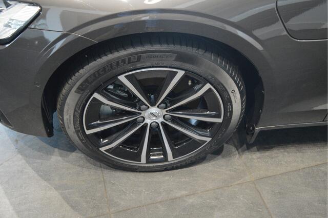 Volvo V60 2.0 T6 Plug-in hybrid AWD Plus Dark leer trekhaak !!