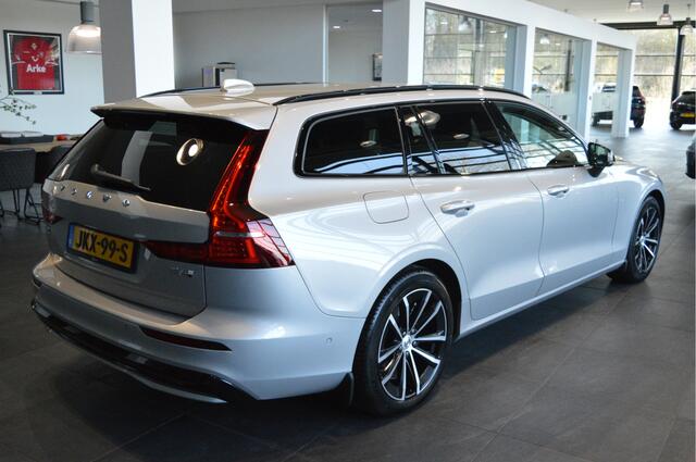 Volvo V60 2.0 T6 Plug-in hybrid AWD Plus Dark leer trekhaak !!
