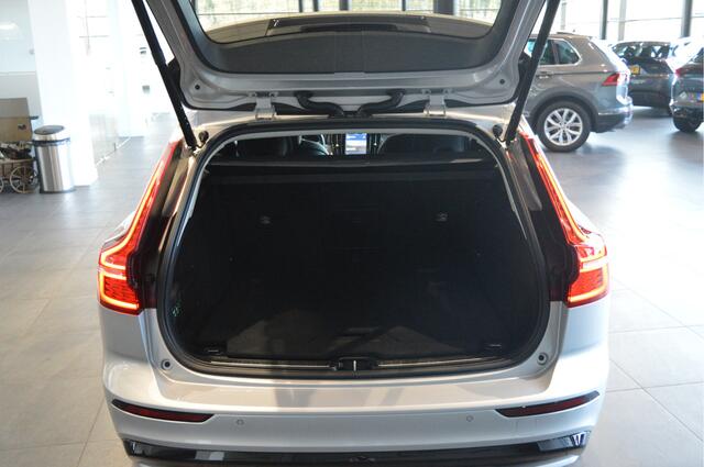 Volvo V60 2.0 T6 Plug-in hybrid AWD Plus Dark leer trekhaak !!