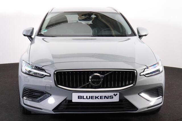 Volvo V60 T6 Recharge AWD Core Bright - IntelliSafe Assist & Surround - 360º Camera - Harman/Kardon audio - Adaptieve LED koplampen - Verwarmde voorstoelen, stuur & achterbank - Parkeersensoren voor & achter - Extra getint glas - 18' LMV