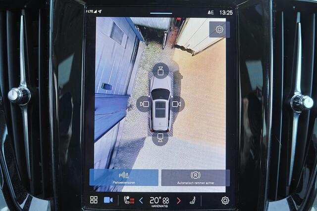 Volvo V60 T6 Recharge AWD Core Bright - IntelliSafe Assist & Surround - 360º Camera - Harman/Kardon audio - Adaptieve LED koplampen - Verwarmde voorstoelen, stuur & achterbank - Parkeersensoren voor & achter - Extra getint glas - 18' LMV