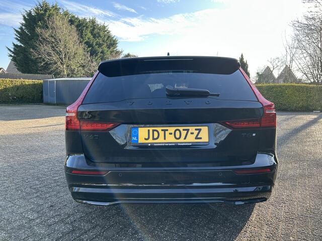 Volvo V60 2.0 T8 Plug-in hybrid AWD Ultra Dark