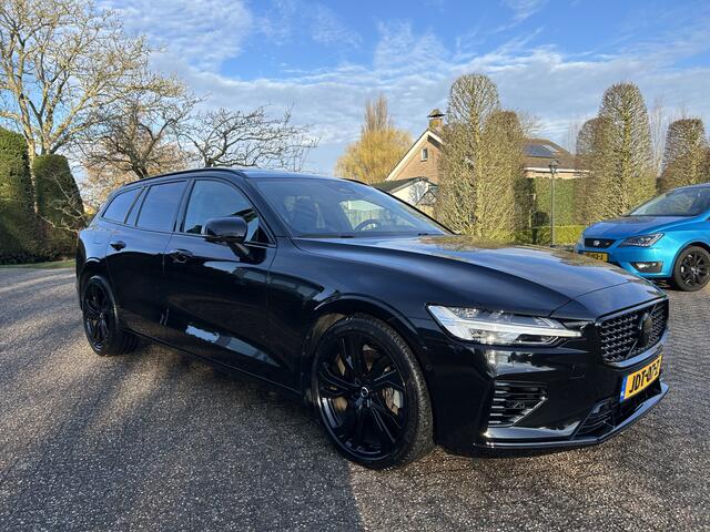 Volvo V60 2.0 T8 Plug-in hybrid AWD Ultra Dark