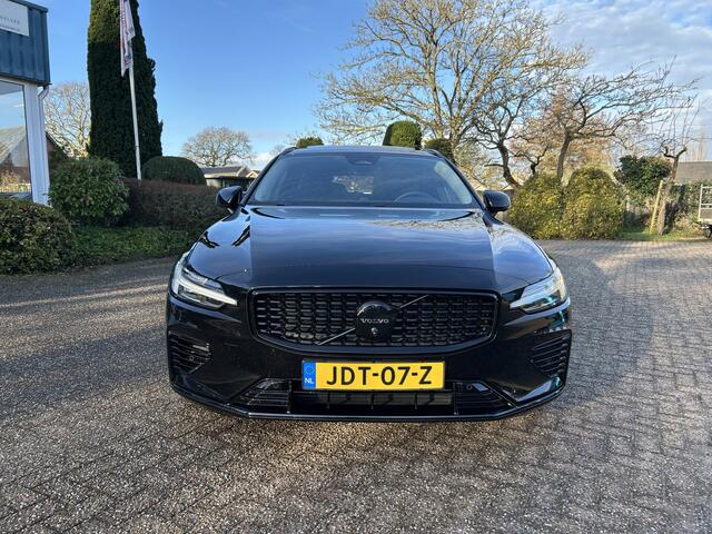 Volvo V60 2.0 T8 Plug-in hybrid AWD Ultra Dark