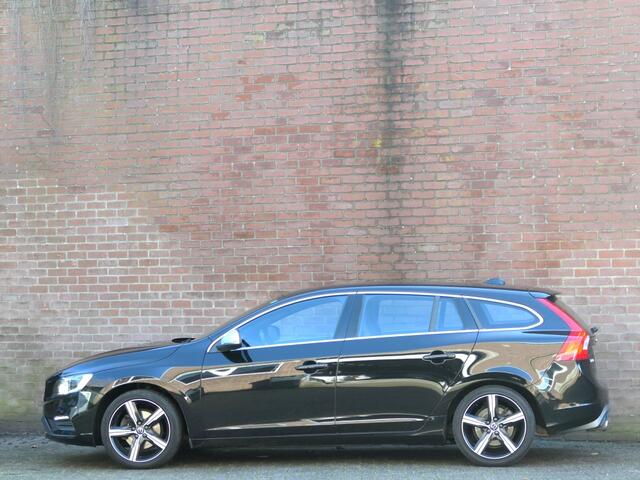 Volvo V60 2.0 T4 Bus. Sport 12 MND garantie Xenon / Trekhaak / Navi