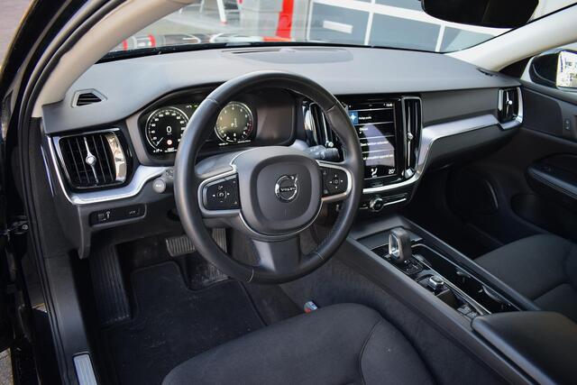 Volvo V60 2.0 B3 Momentum Business | Trekhaak | Apple CarPlay | ACC | Climate