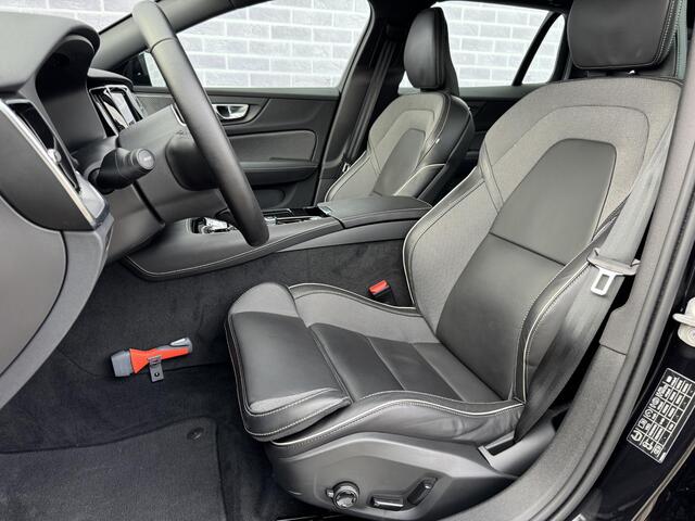 Volvo V60 2.0 T6 Plug-in hybrid AWD Plus Dark | Sportstoelen | Trekhaak | Harman Kardon Audio | 360 Camera | Elektrisch Verstelbare Voorstoelen | Adaptive Cruise Control | Keyless