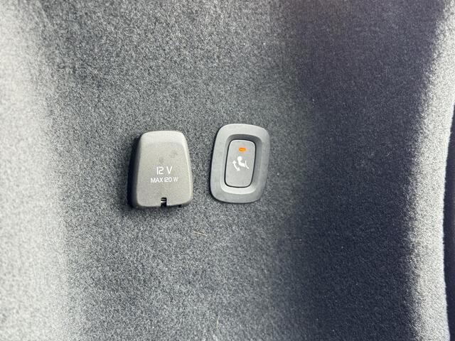 Volvo V60 2.0 T6 Plug-in hybrid AWD Plus Dark | Sportstoelen | Trekhaak | Harman Kardon Audio | 360 Camera | Elektrisch Verstelbare Voorstoelen | Adaptive Cruise Control | Keyless