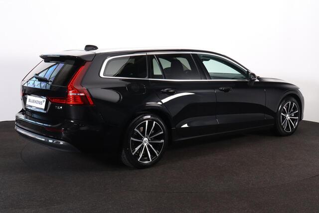 Volvo V60 T6 Recharge AWD Core Bright - IntelliSafe Assist & Surround - 360º Camera - Harman/Kardon audio - Adaptieve LED koplampen - Verwarmde voorstoelen, stuur & achterbank - Parkeersensoren voor & achter - Extra getint glas - 18' LMV