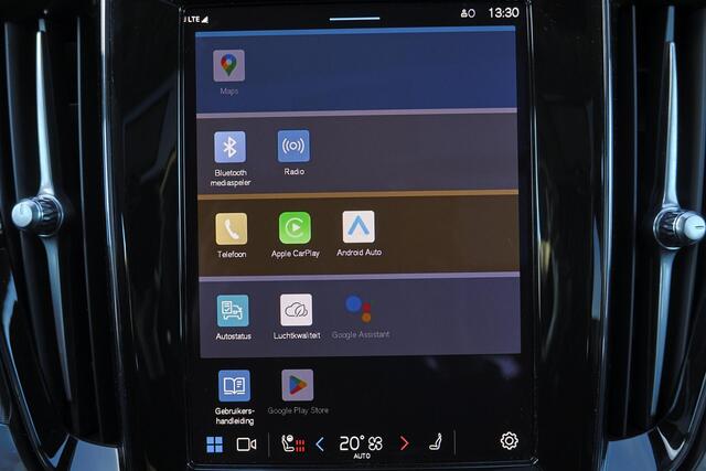 Volvo V60 T6 Recharge AWD Ultra Dark - Panorama/schuifdak - IntelliSafe Assist & Surround - Harman/Kardon audio - Adaptieve LED koplampen - Parkeercamera achter - Verwarmde voorstoelen, stuur & achterbank - Parkeersensoren voor & achter - Elektr. bedienb. voorstoel