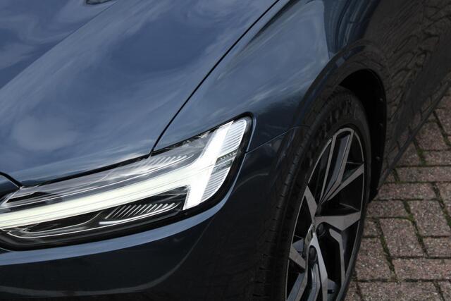 Volvo V60 T5 Automaat Momentum | Keyless Entry| Parkeersensoren voor + achter | Apple Carplay / Android Auto | Navigatie | Dealeronderhouden | Cruise Control | Privacy Glass | 18" Lichtmetalen Velgen
