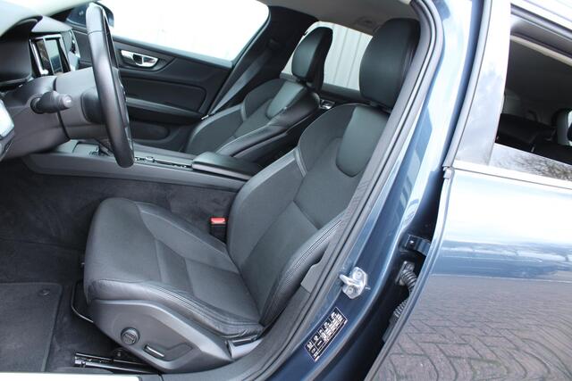 Volvo V60 T5 Automaat Momentum | Keyless Entry| Parkeersensoren voor + achter | Apple Carplay / Android Auto | Navigatie | Dealeronderhouden | Cruise Control | Privacy Glass | 18" Lichtmetalen Velgen