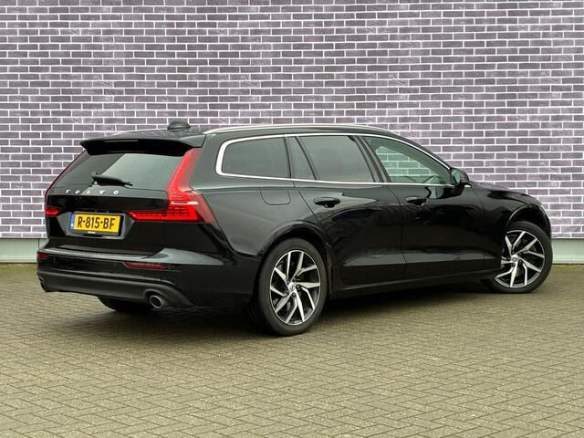 Volvo V60 2.0 T8 Twin Engine AWD Momentum Pro | Adaptieve Cruise Control | Panoramadak | Donker Glas | Parkeersensoren Voor en Achter | Stoel en Stuurverwarming |